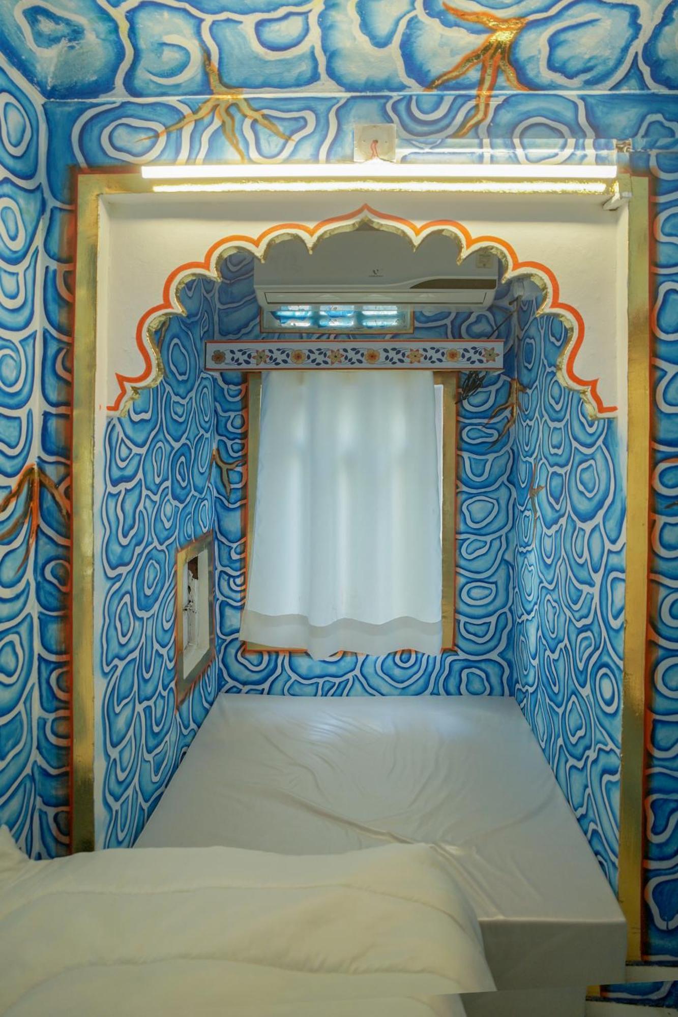 Island Tower Guest House อุเดเปอร์ ภายนอก รูปภาพ