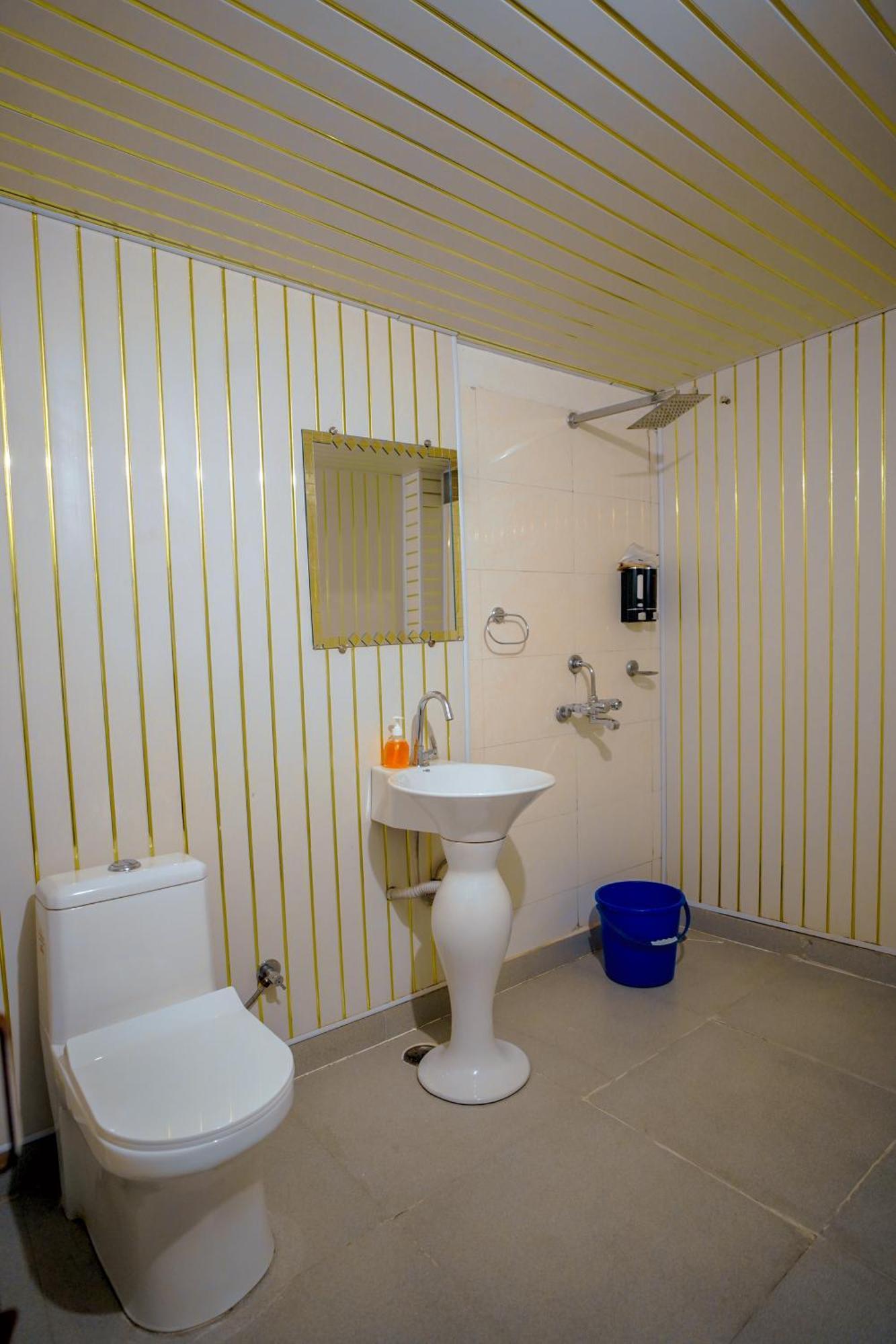 Island Tower Guest House อุเดเปอร์ ภายนอก รูปภาพ